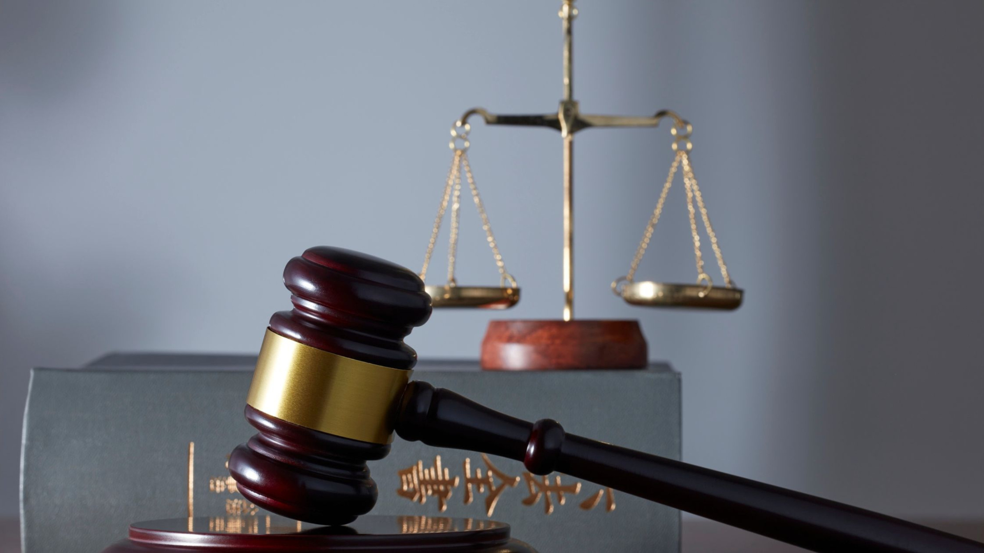 When to Speak With a Lawyer After a Tampa Rollover Crash